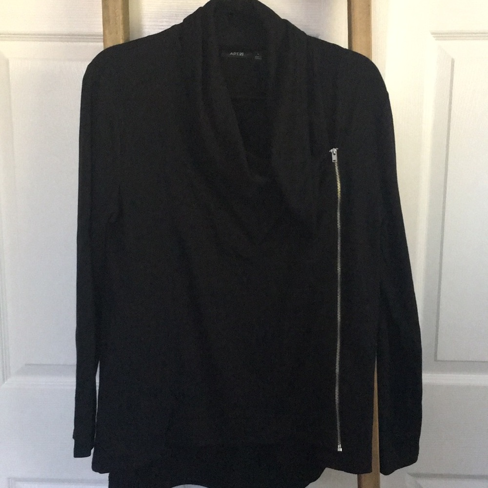 Asymmetrical zip close light weight jacket